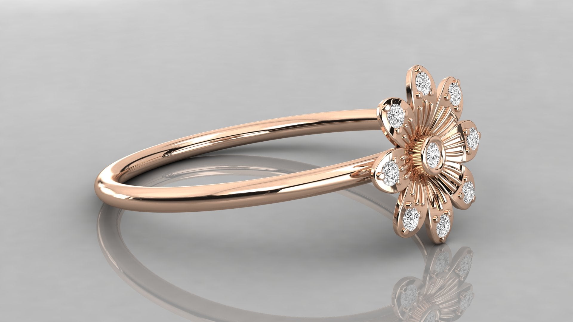 Seitenansicht des Helia Rings aus Rosegold, zeigt die detaillierte Fassung der diamantbesetzten Blütenblätter.