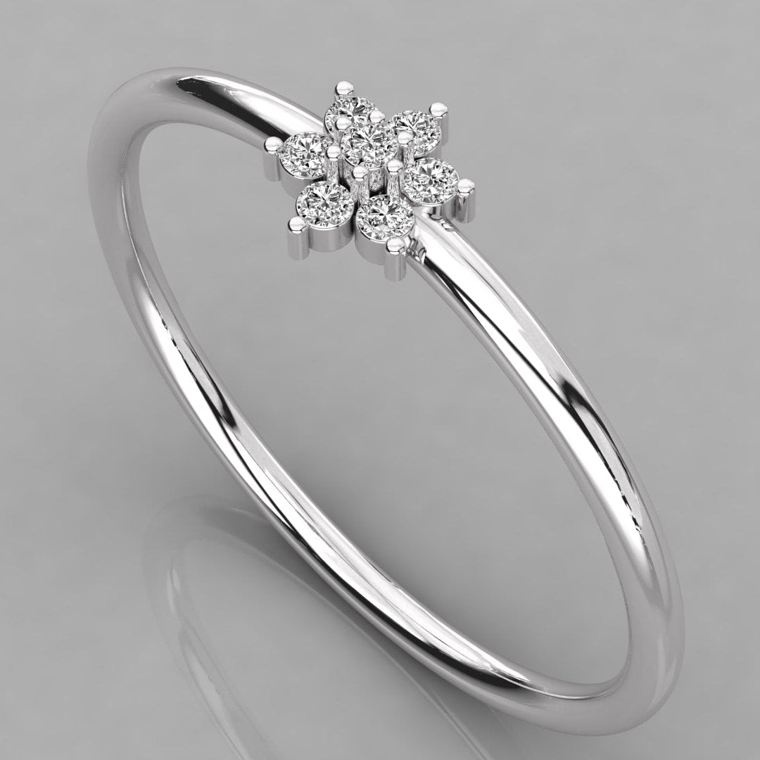 Three-quarter perspective of the Mira white gold 585 ring showcasing the brilliant flower-shaped cluster.