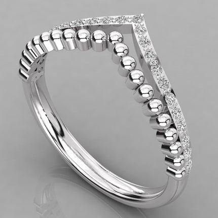 Moderner V-Ring Vesta in 14K Weißgold mit nachhaltigen Labordiamanten von AkoVia Schmuckwerkstatt.